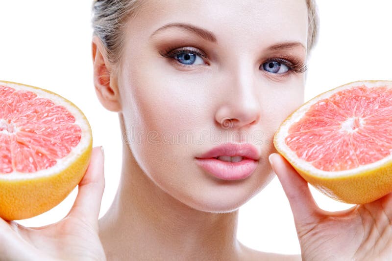 Young woman with grapefruit in hands