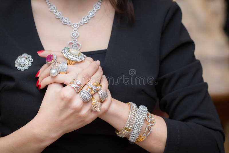 Obmyec Seashell Bronze Finger Chain Bracelets Layered Boho Hand Chain  Flower Hand Bracelet Slave Bracelet for Women and Girls : Amazon.in:  Jewellery