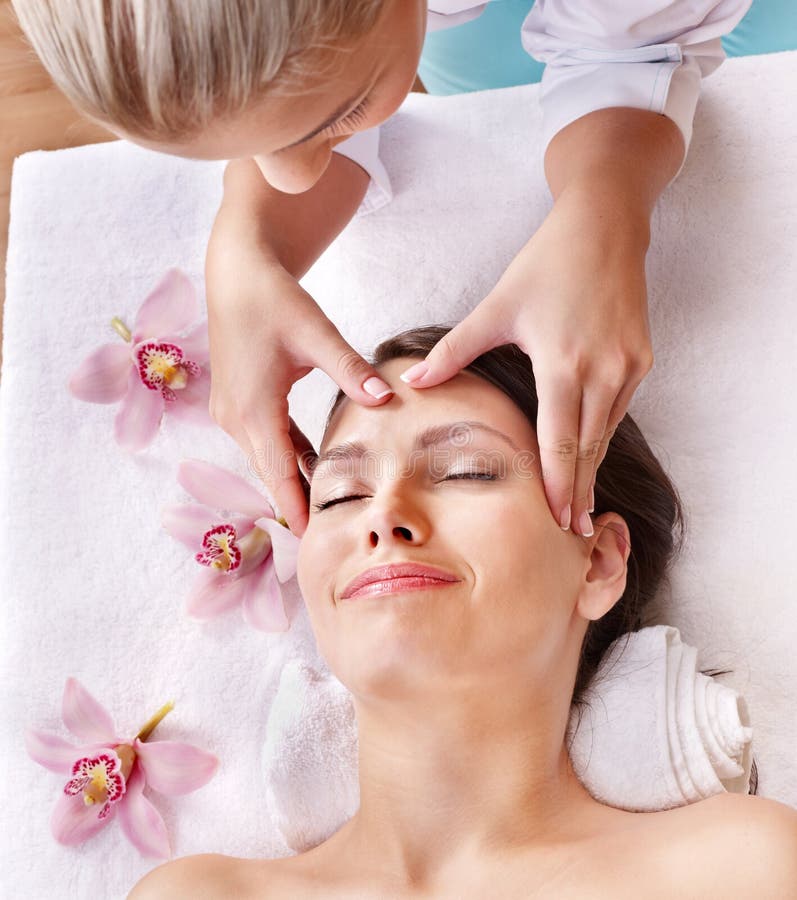Masseur Doing Massage The Head Of An Woman In Spa Salon Stock Image Image Of Neck Caucasian