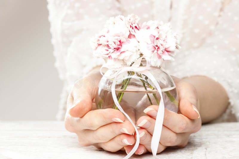 Young woman holding bouquet of carnation flowers