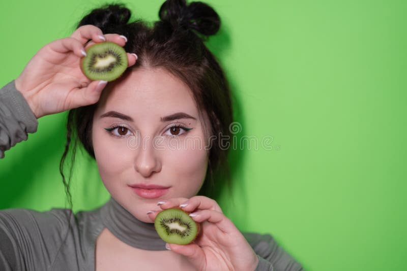 kiwi brunette in uk homemade