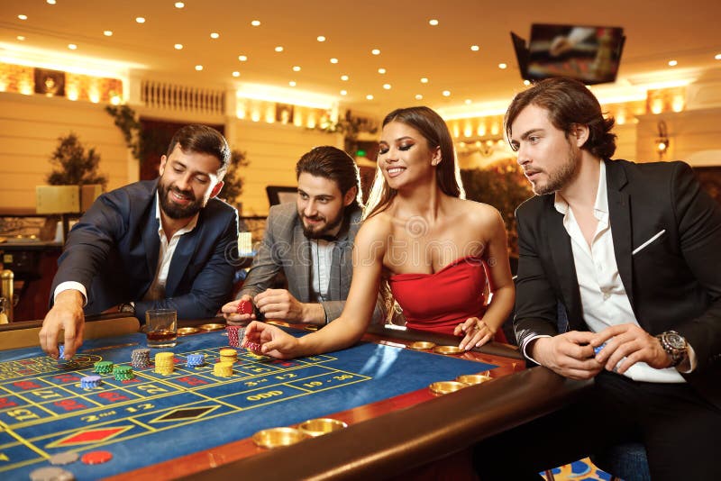 young-woman-makes-bet-casino-roulette-poker-gambling-170634745 viagra! 10 trucos que la competencia conoce, pero tú no