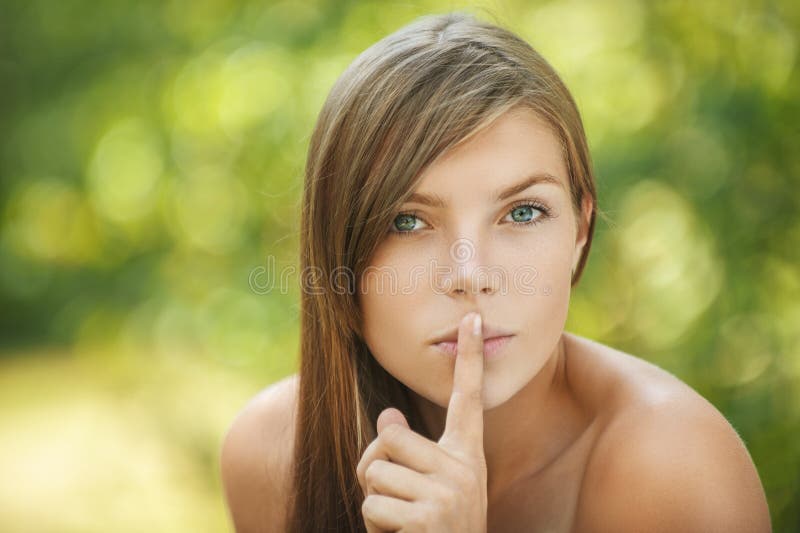 women-putting-fingers-in-naked-woman-wife-naked-nudelesbiansex