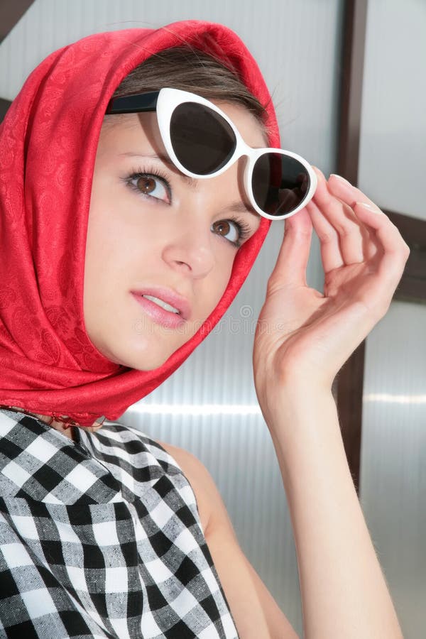 Young woman with sunglasses in image 50-h