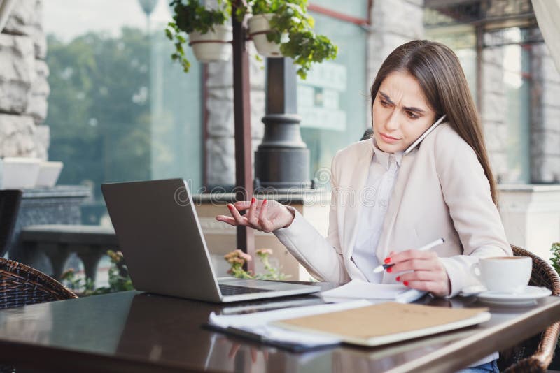 Young woman talking on phone and drinking coffee stock photography Young woman talking on phone and drinking coffee stock photography