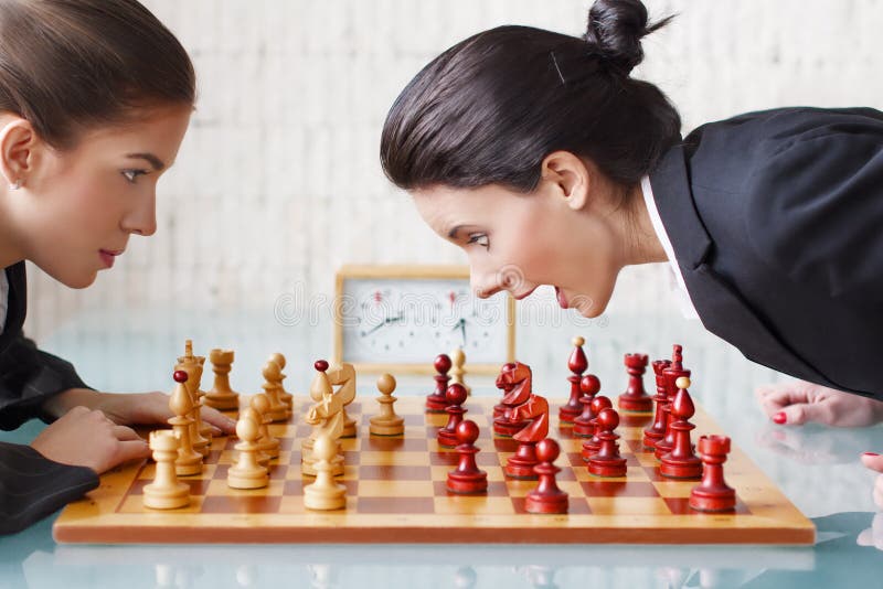 https://thumbs.dreamstime.com/b/young-women-playing-chess-tactics-queen-gambit-29749340.jpg