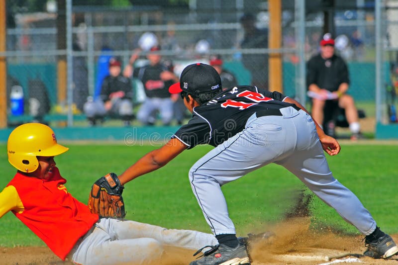 Youth Baseball out at 3rd editorial photography. Image of steal 10052807