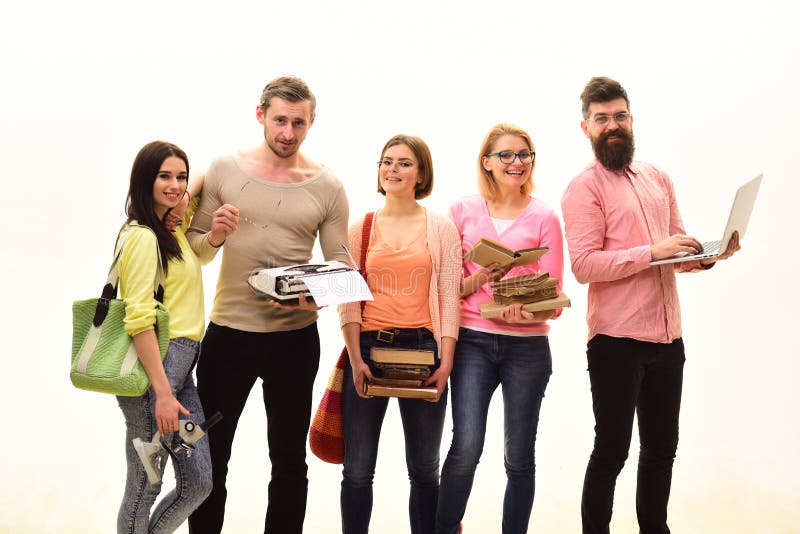Yrkesutbildningråd seminarium och skolaprojekt Samarbetsteamwork Grupp av studenter som väljer en karriär royaltyfria bilder Yrkesutbildningråd seminarium och skolaprojekt Samarbetsteamwork Grupp av studenter som väljer en karriär royaltyfria bilder