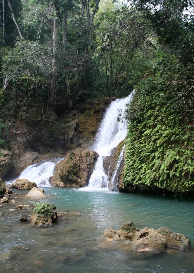YS Fluss-Wasserfall stockfotografie