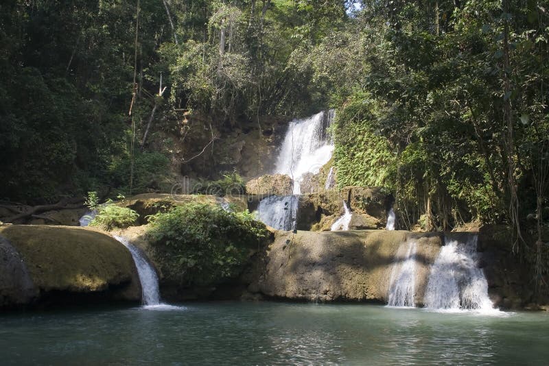 YS Fluss-Wasserfall lizenzfreies stockbild
