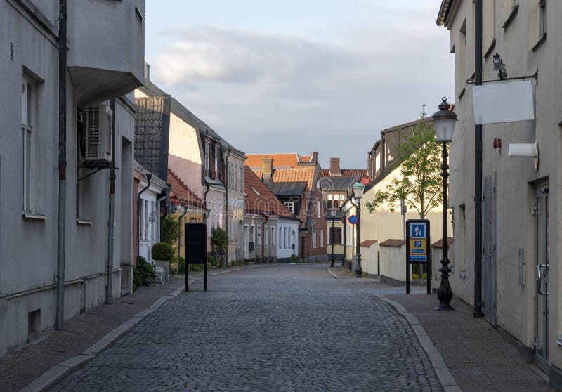 Ystad met steen bedekte straat royalty-vrije stock afbeelding