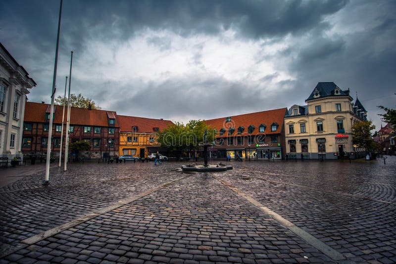 Ystad - 22 Oktober, 2017: Historisch centrum van de stad van Ystad in Skane, Zweden stock foto's