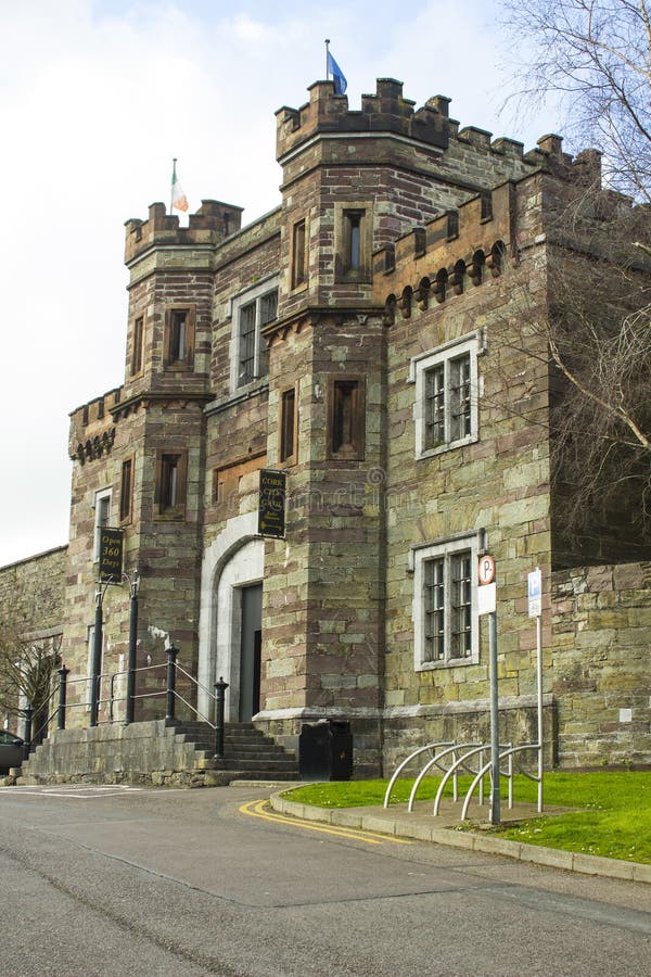 Ytterdörren och momenten av den historiska Cork Prison i Cork City Ireland Byggt under den viktorianska eran denna gamla stenbygg royaltyfria foton Ytterdörren och momenten av den historiska Cork Prison i Cork City Ireland Byggt under den viktorianska eran denna gamla stenbygg royaltyfria foton