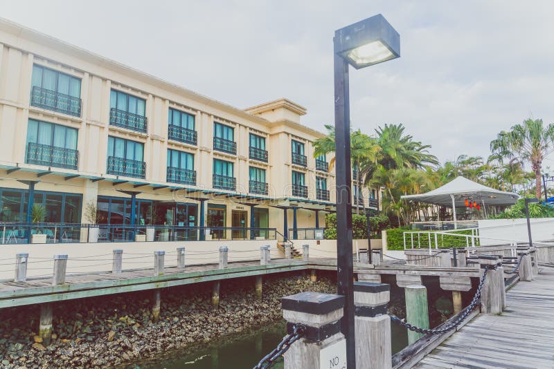 Yttre byggnad av den Marina Mirage shoppingmitten på gå royaltyfri bild Yttre byggnad av den Marina Mirage shoppingmitten på gå royaltyfri bild