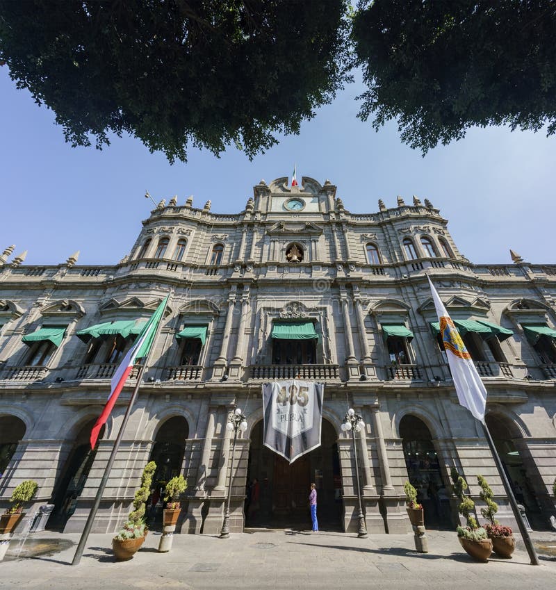 Yttre sikt av den kommunala slotten Puebla arkivbild Yttre sikt av den kommunala slotten Puebla arkivbild