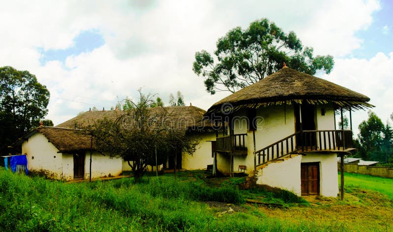 Yttre sikt till den Menelik II slotten upptill av den Entoto monteringen, Addis Ababa, Etiopien arkivbilder Yttre sikt till den Menelik II slotten upptill av den Entoto monteringen, Addis Ababa, Etiopien arkivbilder