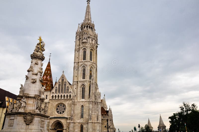 Yttre sikter av Matthias Church royaltyfri illustrationer Yttre sikter av Matthias Church royaltyfri illustrationer