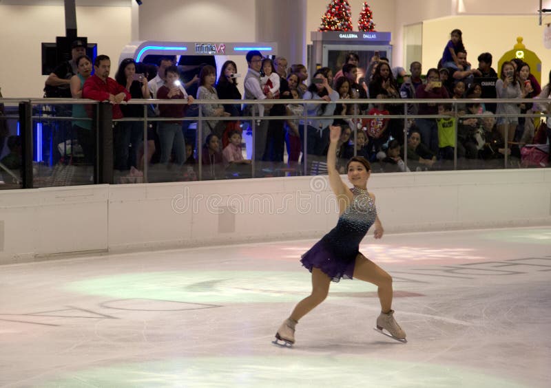 YuKa SaTo sur la représentation de patinage artistique de vacances de puits photographie stock libre de droits YuKa SaTo sur la représentation de patinage artistique de vacances de puits photographie stock libre de droits