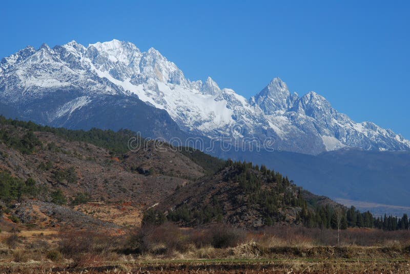 Yulong在西方瓷的雪山