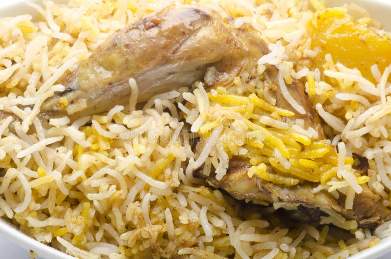 Yummy heerlijke Biryani met salade stock foto Yummy heerlijke Biryani met salade stock foto