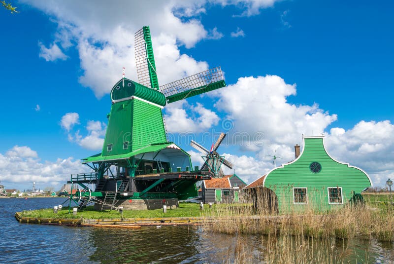 Zaanse Schans, holandie Piękny krajobraz z antyczną wygraną obraz stock Zaanse Schans, holandie Piękny krajobraz z antyczną wygraną obraz stock