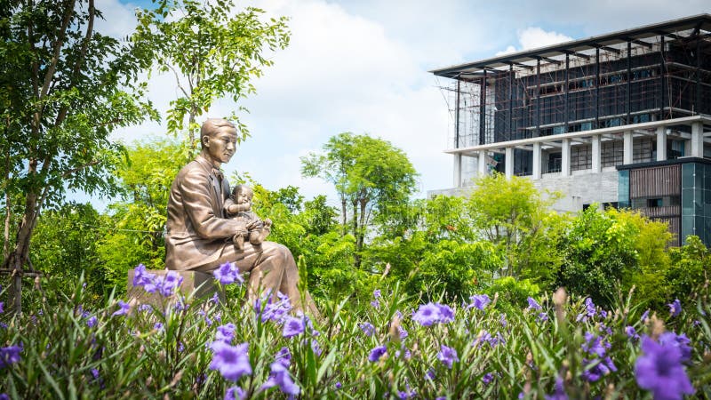 Zabytek książe Mahidol Adulyadej przy Mahidol uniwersytetem, Tajlandia obrazy royalty free