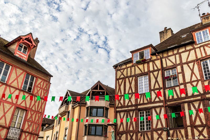 Zabytkowe domy na szt.. plac vincent w chalon sur saone francja fotografia royalty free
