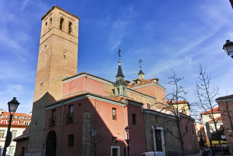 Zadziwiający widok San Pedro el Istny kościół w mieście Madryt zdjęcie royalty free Zadziwiający widok San Pedro el Istny kościół w mieście Madryt zdjęcie royalty free