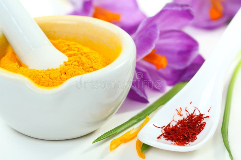 Zafferano e curcuma immagini stock libere da diritti Zafferano e curcuma immagini stock libere da diritti