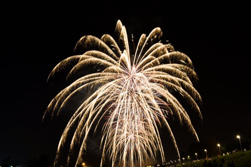 Zagreb, Kroatië - Juni 15 2019: Groot vuurwerk tijdens festival in Zagreb, Kroatië royalty-vrije stock foto's Zagreb, Kroatië - Juni 15 2019: Groot vuurwerk tijdens festival in Zagreb, Kroatië royalty-vrije stock foto's