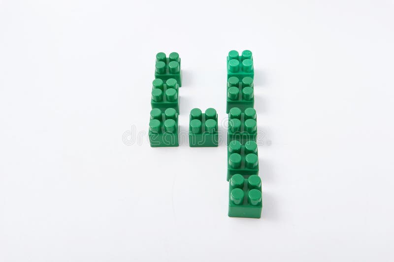 Zahlen von einem farbigen Würfeldesigner auf einem weißen Hintergrund stockbilder