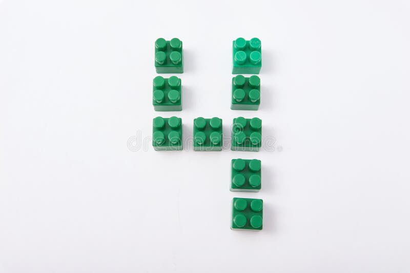 Zahlen von einem farbigen Würfeldesigner auf einem weißen Hintergrund lizenzfreies stockbild