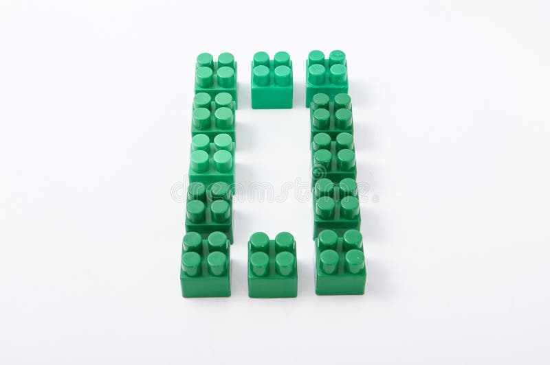 Zahlen von einem farbigen Würfeldesigner auf einem weißen Hintergrund lizenzfreies stockfoto