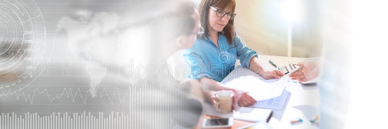 Zakelijke mensen die samenwerken, lichteffect stock afbeelding