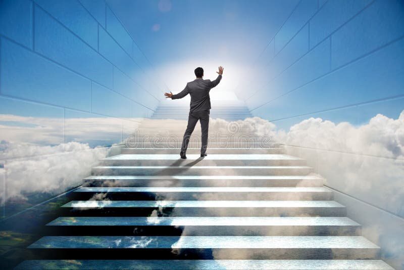 Zakenman die op de ladder van de uitdagingscarrière in mede zaken beklimmen stock foto Zakenman die op de ladder van de uitdagingscarrière in mede zaken beklimmen stock foto