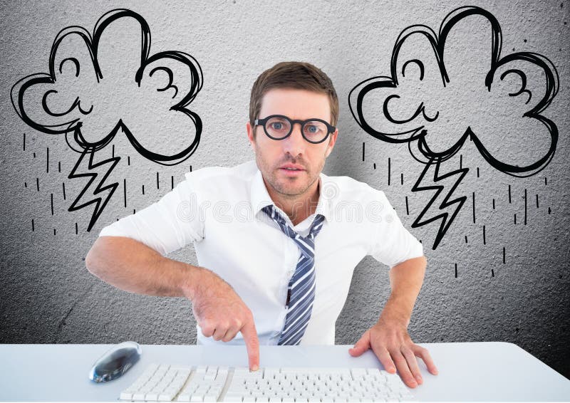 Zakenman het typen op bureaucomputer met bliksemwolk op achtergrond stock foto Zakenman het typen op bureaucomputer met bliksemwolk op achtergrond stock foto