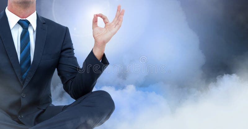 Zakenman Meditating met wolken stock foto's Zakenman Meditating met wolken stock foto's