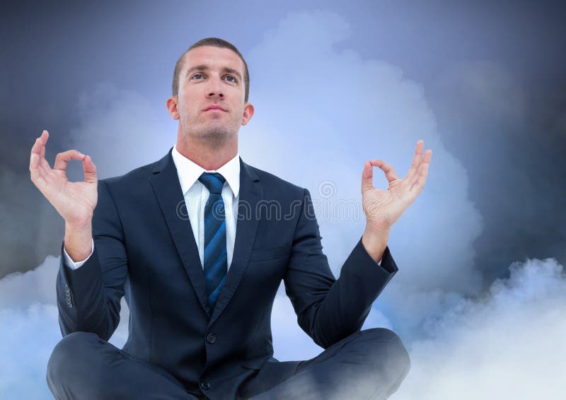 Zakenman Meditating met wolken royalty-vrije stock afbeeldingen Zakenman Meditating met wolken royalty-vrije stock afbeeldingen