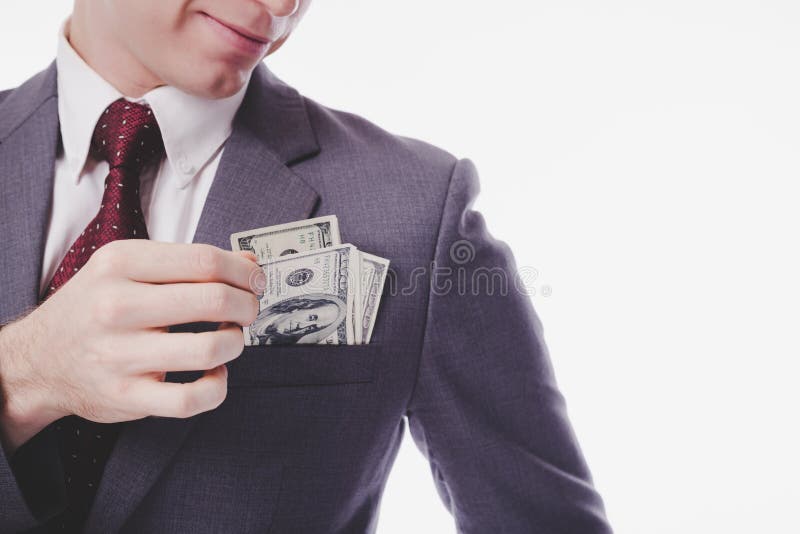 Zakenman of rijke man plukt geld uit zijn zak met een smiley gezicht Miljonair kan veel geld verdienen en veel verdienen
