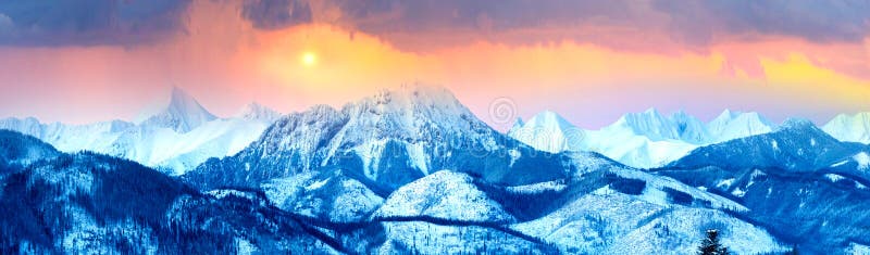 Zakopane przy nocą w świetle księżyc fotografia stock Zakopane przy nocą w świetle księżyc fotografia stock