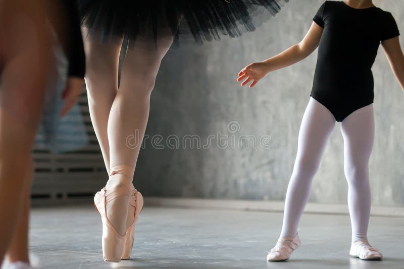 Zakończenie dorosła piękna balerina obraz stock Zakończenie dorosła piękna balerina obraz stock