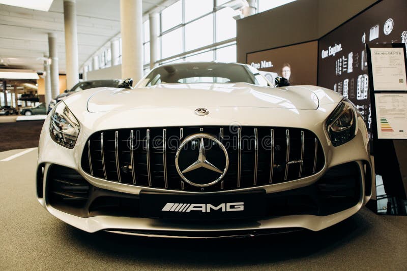 Zakończenie nowy biały Mercedes-Benz AMG GT zdjęcie stock Zakończenie nowy biały Mercedes-Benz AMG GT zdjęcie stock