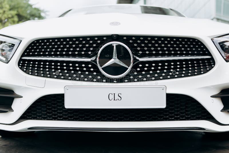 Zakończenie nowy biały Mercedes-Benz CLS obraz royalty free Zakończenie nowy biały Mercedes-Benz CLS obraz royalty free