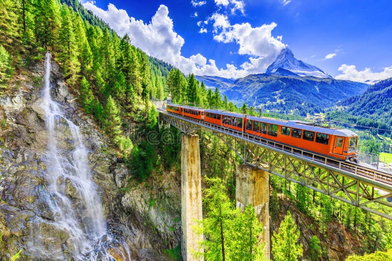 2010 zakwaterowanie był może Europe hoteli/lów obrazek szwajcarski Switzerland brać ich turystyki turyści tradycyjna podróż używa 2010 zakwaterowanie był może Europe hoteli/lów obrazek szwajcarski Switzerland brać ich turystyki turyści tradycyjna podróż używa