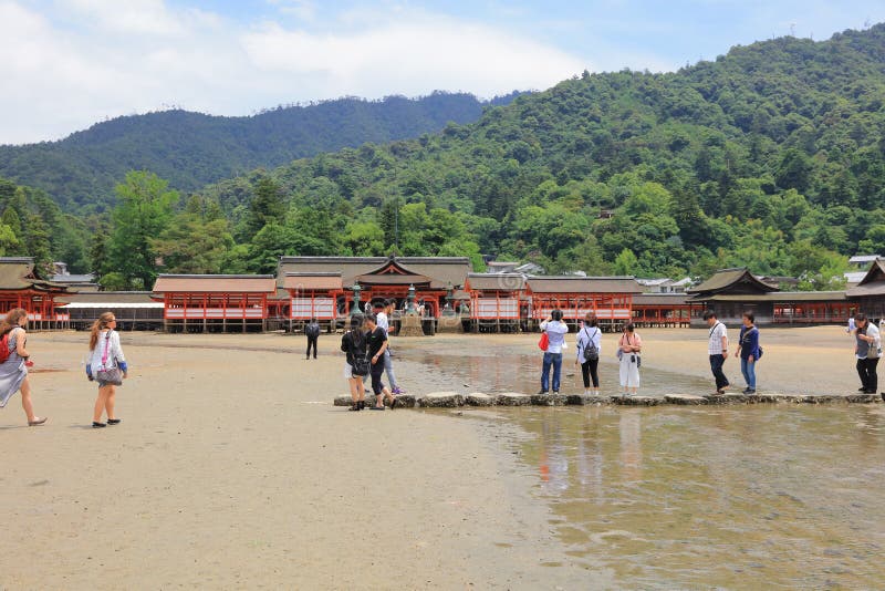 zalen van Itsukushima-Heiligdom op Miyajima-Eiland stock foto zalen van Itsukushima-Heiligdom op Miyajima-Eiland stock foto