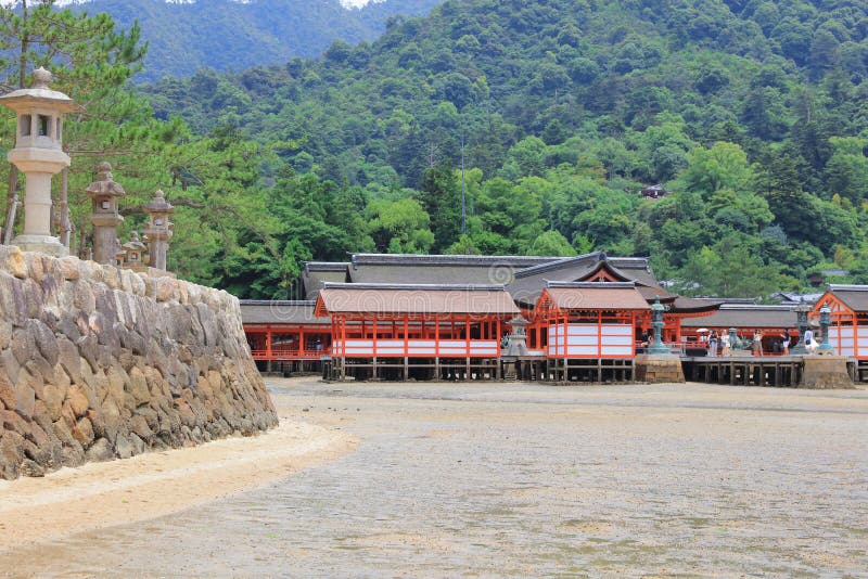 zalen van Itsukushima-Heiligdom op Miyajima-Eiland royalty-vrije stock afbeelding zalen van Itsukushima-Heiligdom op Miyajima-Eiland royalty-vrije stock afbeelding