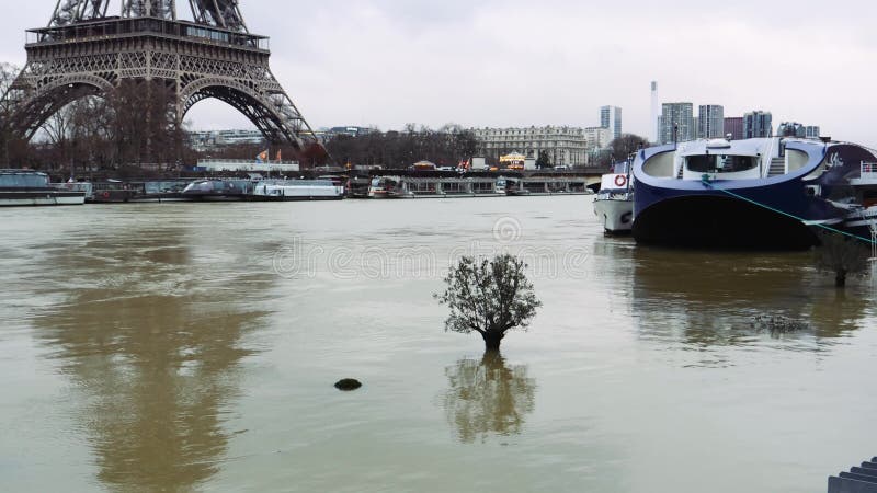 Zalewać w Paryż - najlepszy materiał filmowy zakrywa wydarzenia