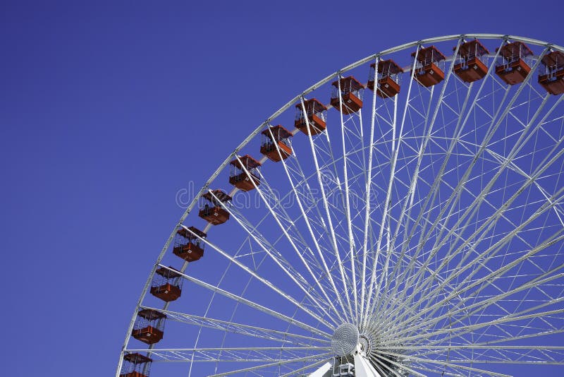 Zamyka up Ferris koło przy marynarki wojennej molem fotografia stock