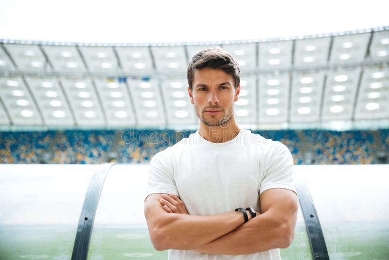 Zamyka up ufna męska atleta zdjęcie stock Zamyka up ufna męska atleta zdjęcie stock