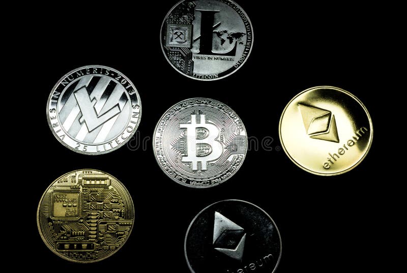 Zamyka w g?r? kolekcji srebro i z?ociste crypto monety zdjęcie stock Zamyka w g?r? kolekcji srebro i z?ociste crypto monety zdjęcie stock